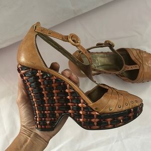 Le Due - Due Farina Peep Toe Platform Sandal Size 7 Brown Leather Upper
